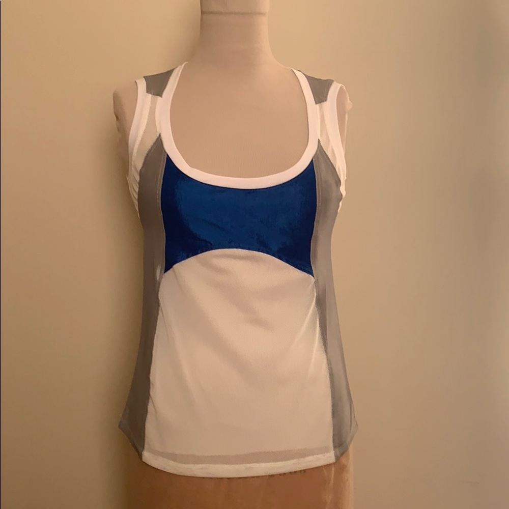 4th Avenue sports Top